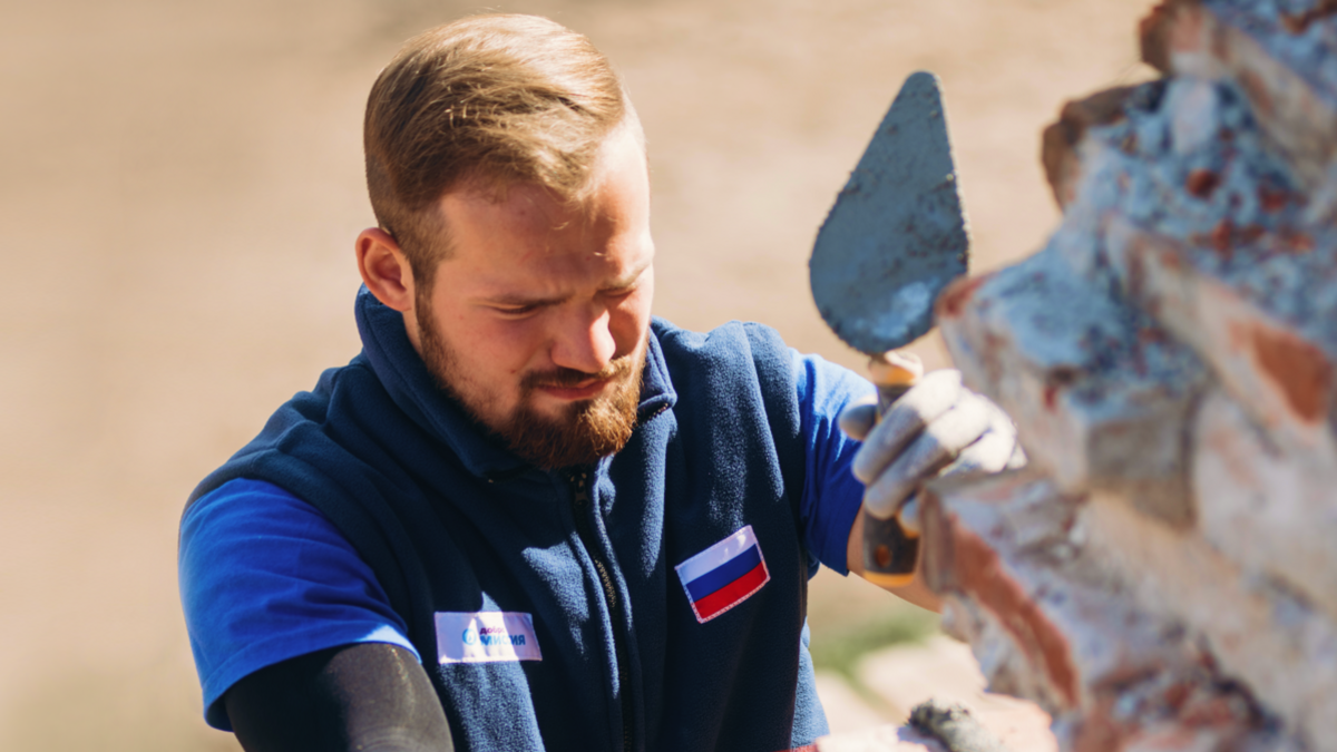    Уборка территорий и помощь участникам СВО: 11 волонтёрских вакансий для мужчин