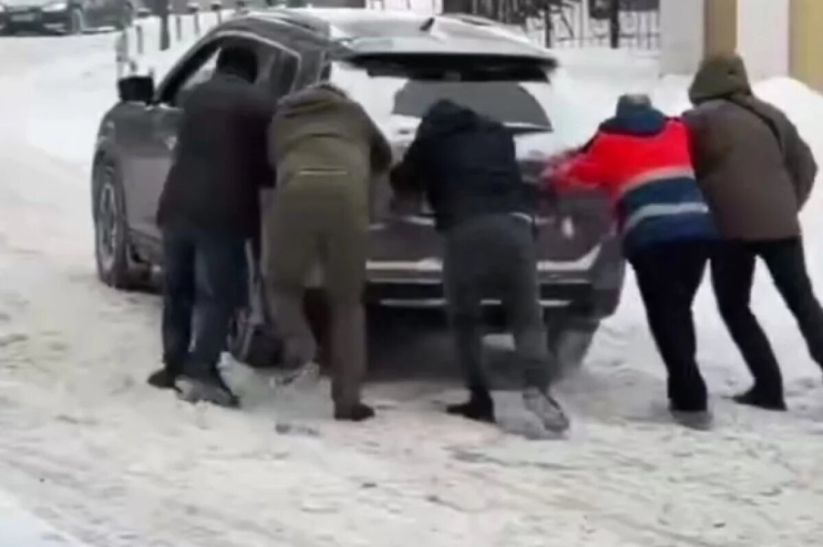    Небольшой снегопад привел к транспортному коллапсу в Киеве