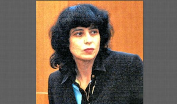 У замужней Кати Яннакополу был роман с монахом-архимандритом, который её бросил через 7 лет. Их отношения стали сюжетом для фильма