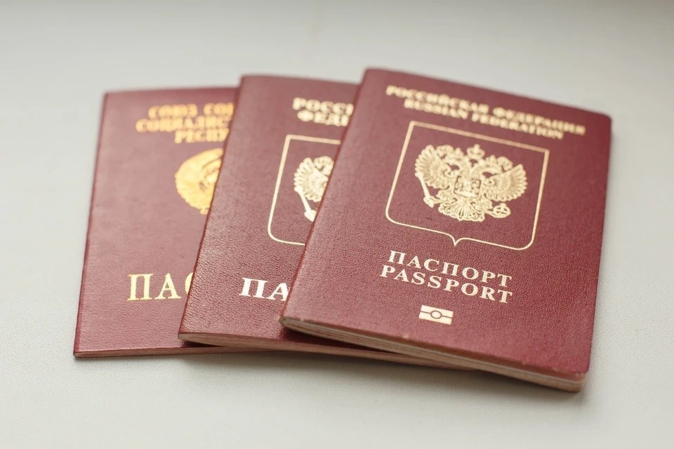    Свидетельства о рождении мало: рязанская прокуратура разъяснила, почему детям теперь нужен загранпаспорт в Беларусь и Казахстан. Александр ГЛУЗ