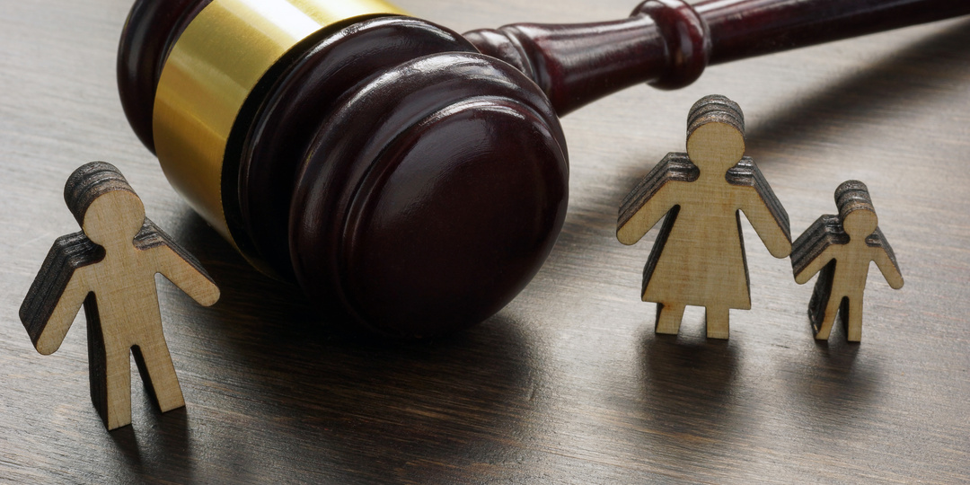 По каким причинам иностранец попадает в реестр контролируемых лиц