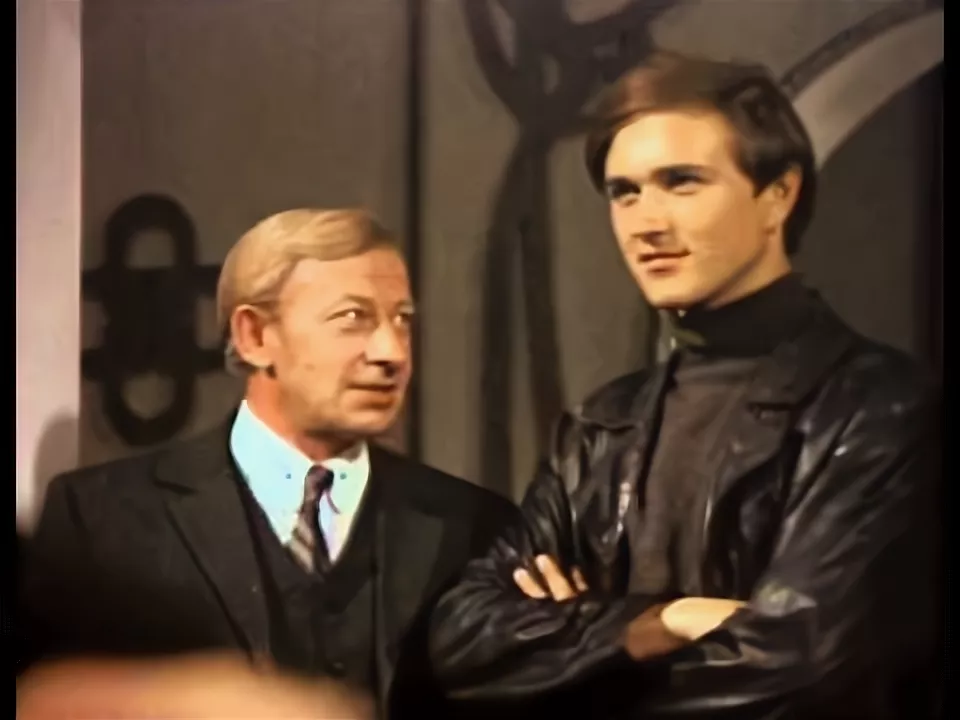 Валентин Валентинович пытается подружиться с неприступным Поляковым