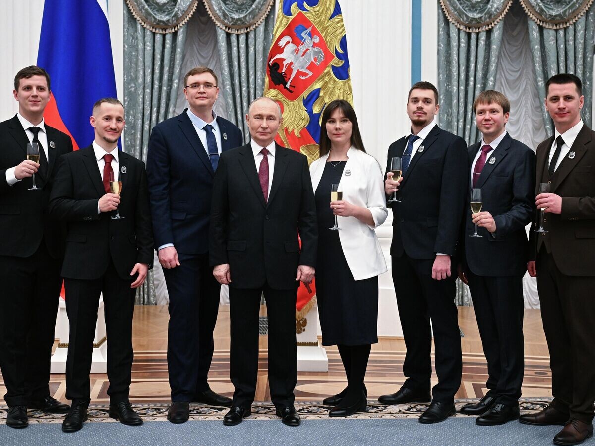    Путин на вручении премии в области науки и инноваций молодым ученым | © Ruptly