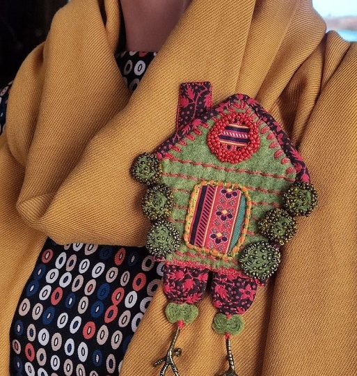 На одежде домики. Подборка посмотреть.