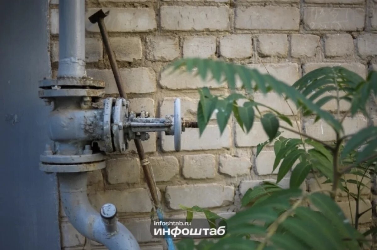    В Астрахани круглосуточно устраняют аварию на водопроводе