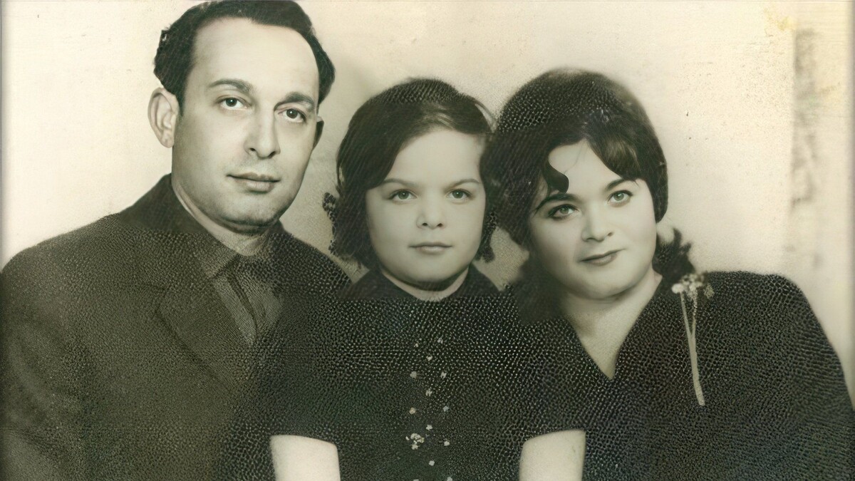 Лариса с родителями. Фото из архива "7 секретов"