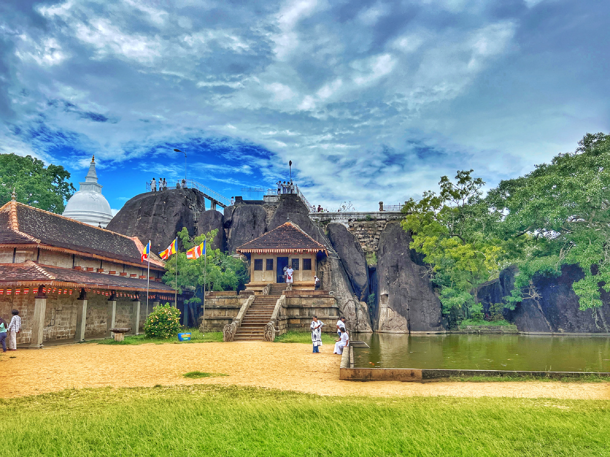 Буддийский храм Исурумуния. Анурадхапура, Шри-Ланка. Фото автора