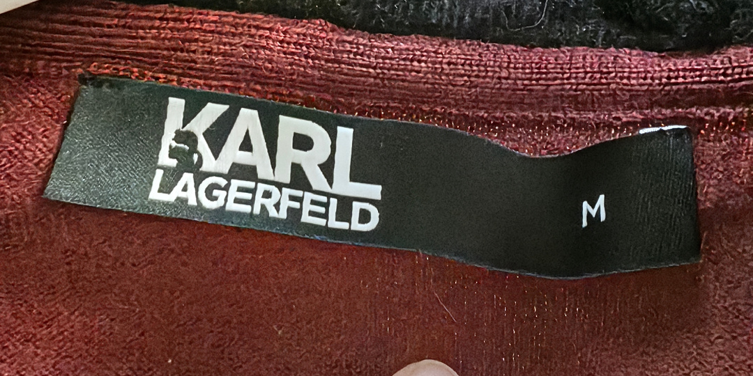 Что можно увидеть и купить в секонд хенде - ботинки и хорошая мужская одежда.