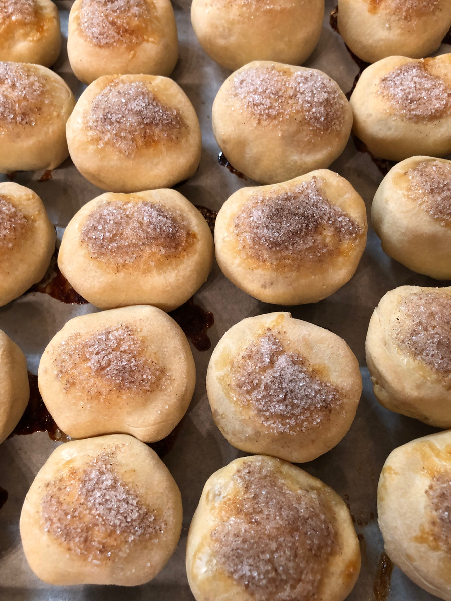 Булочки с яблоками. Фото автора.