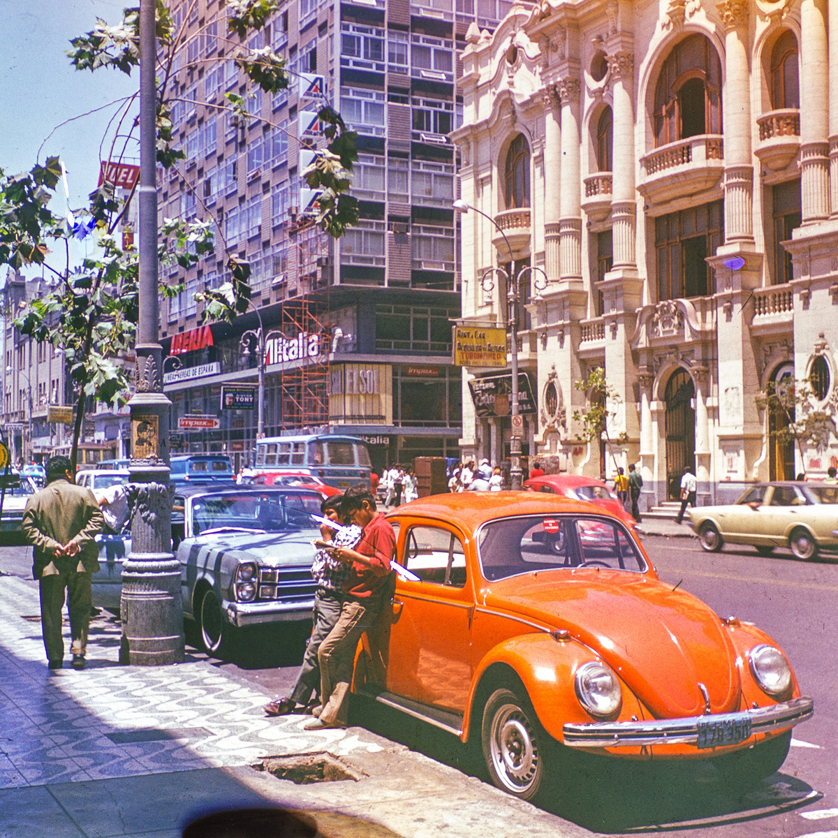 Изначально город назывался по-другому — Сьюдад-де-лос-Рейес, что означало «королевский город». Его основали испанцы в 1535 году в день католического праздника трёх царей