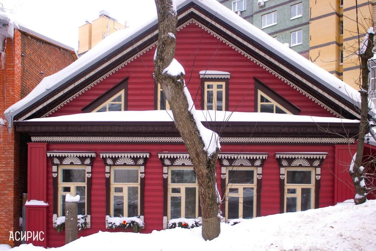    Речь идет о здании №42 по улице Короленко в квартале церкви Трех святителей