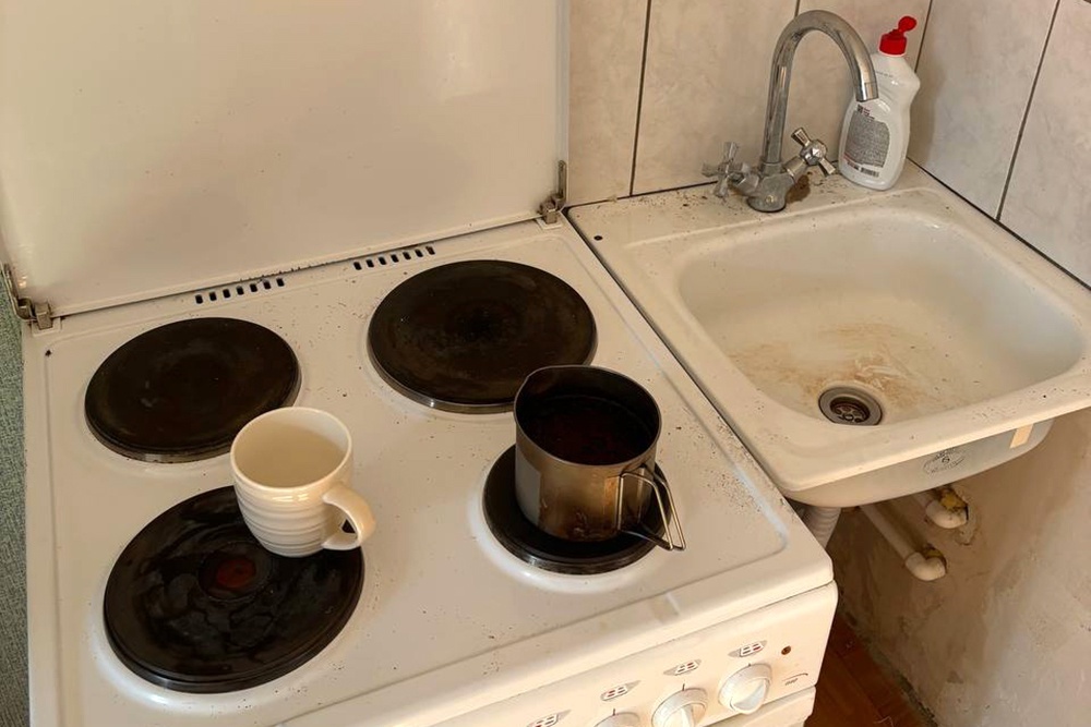    Первое утро на новой служебной квартире начинается с кофе. / Фото: Благословите женщину / telegram