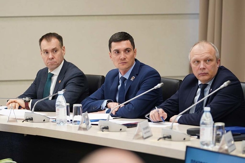    Уборку дорог обсудили на заседании областного правительства при губернаторе.