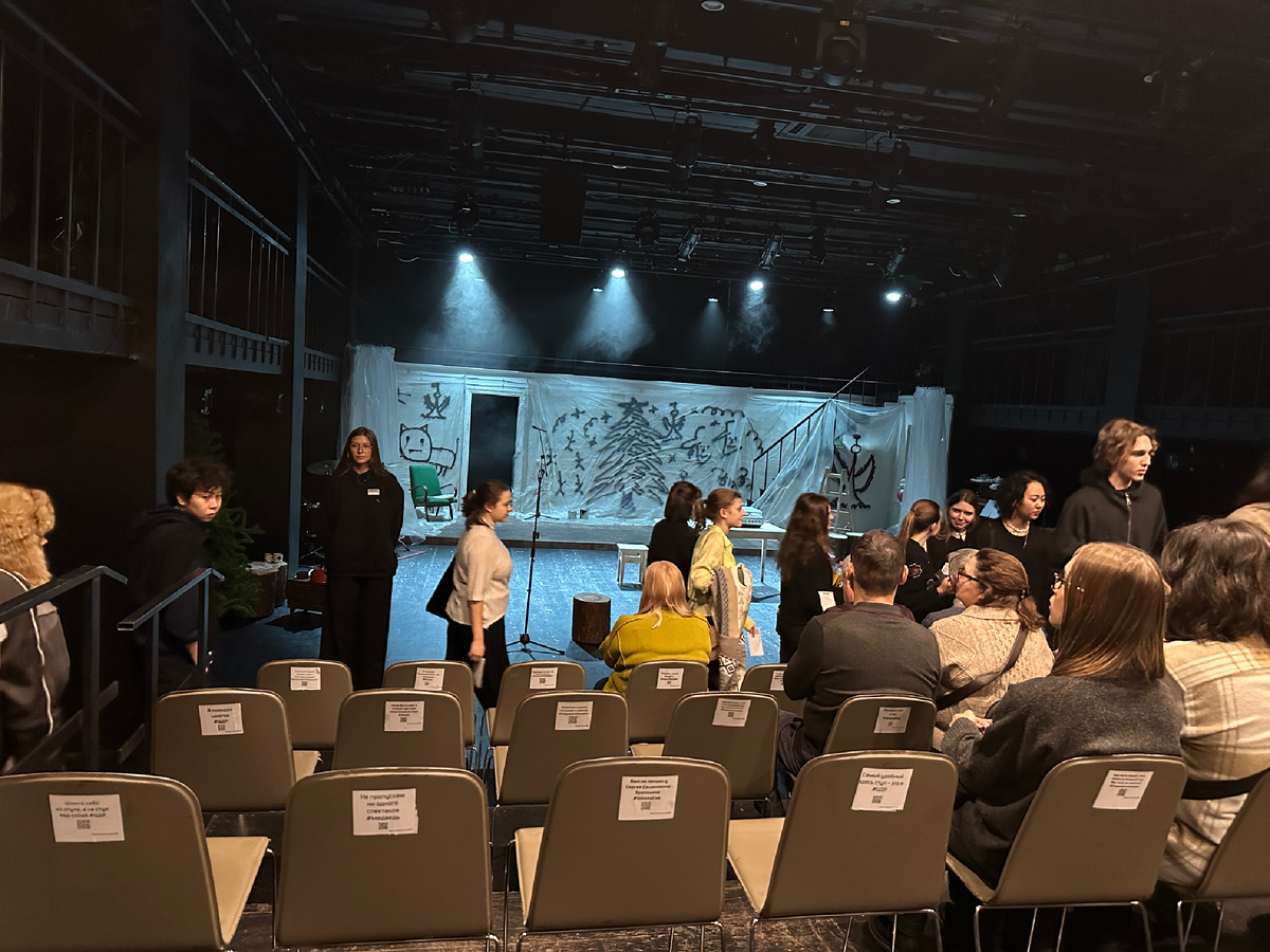 Зал. Вид с 5 ряда