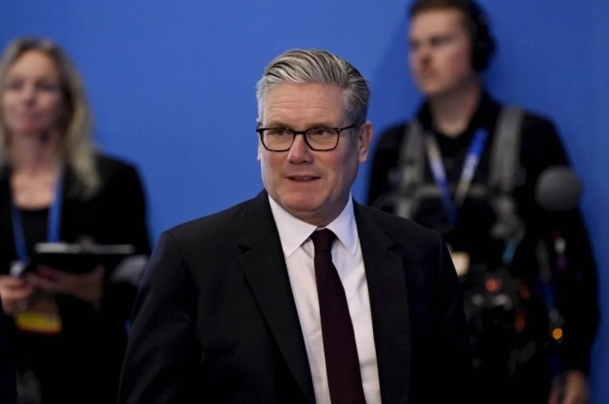    Шуров объяснил причину трясущихся рук Стармера на допросе по делу Эпштейна