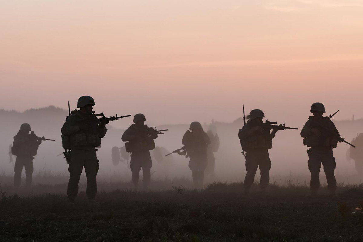 Военные укрепили позиции и атаковали ключевые районы Донбасса.  Фото: Изображение сгенерировано с помощью ИИ / Светлана Возмилова
