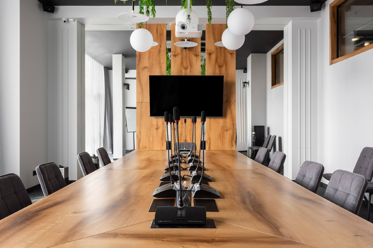Оборудование для переговорных комнат от компании Unitsolutions (реальные кейсы от профессионалов)