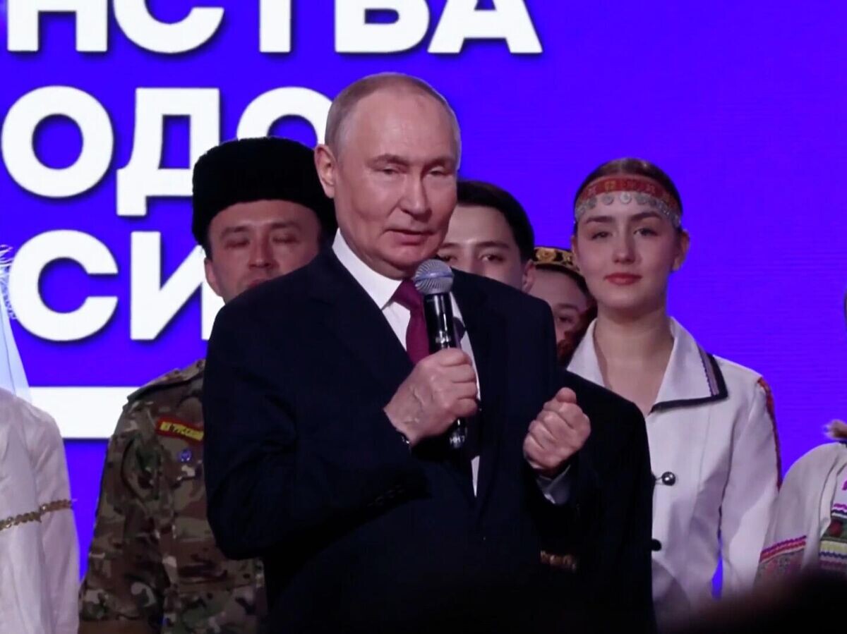    Путин на церемонии открытия Года России в Национальном центре "Россия" | © пул