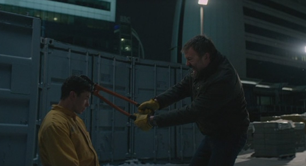 Что тут скажешь? У человека семья, дети. Ему нужно кормить семью. А хозяева компании лоббируют использование труда машин.