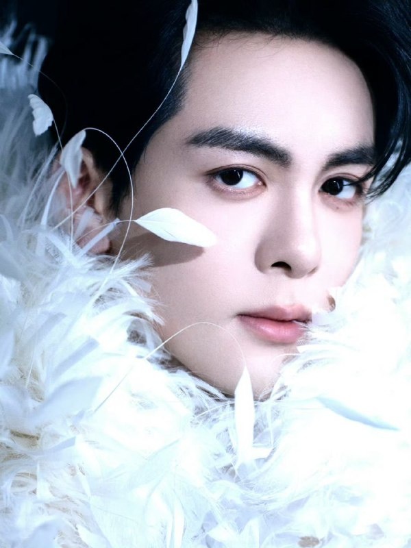 Актёр Цзэн Шуньси. Листайте галерею...