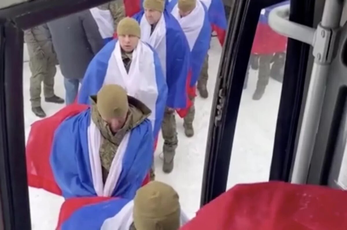    МО показало первые кадры с освобожденными из украинского плена бойцами