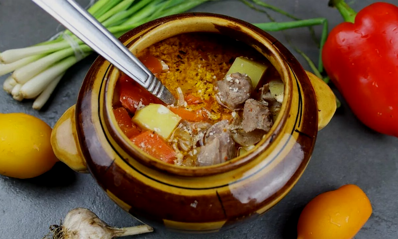 Жаркое в горшочках с говядиной