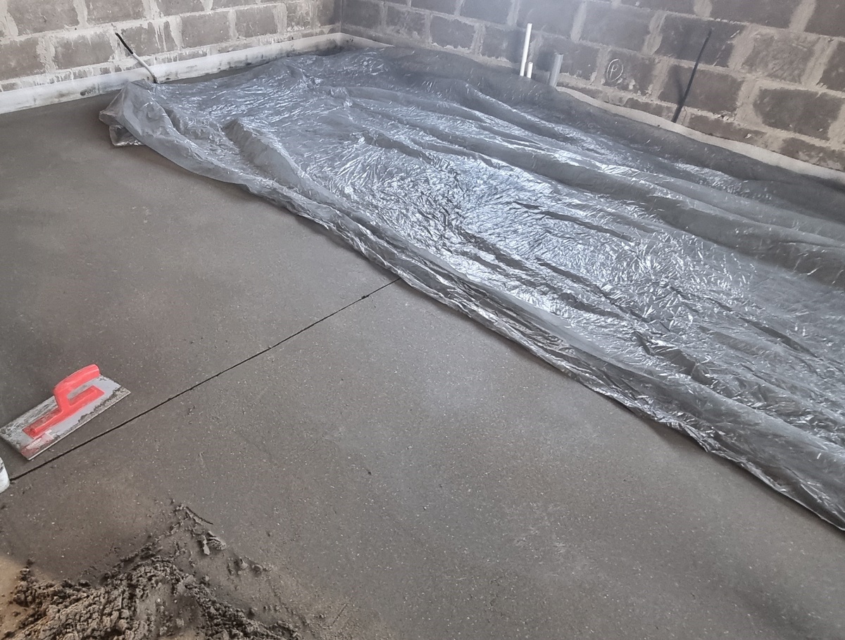 Совершенно ровная полусухая стяжка