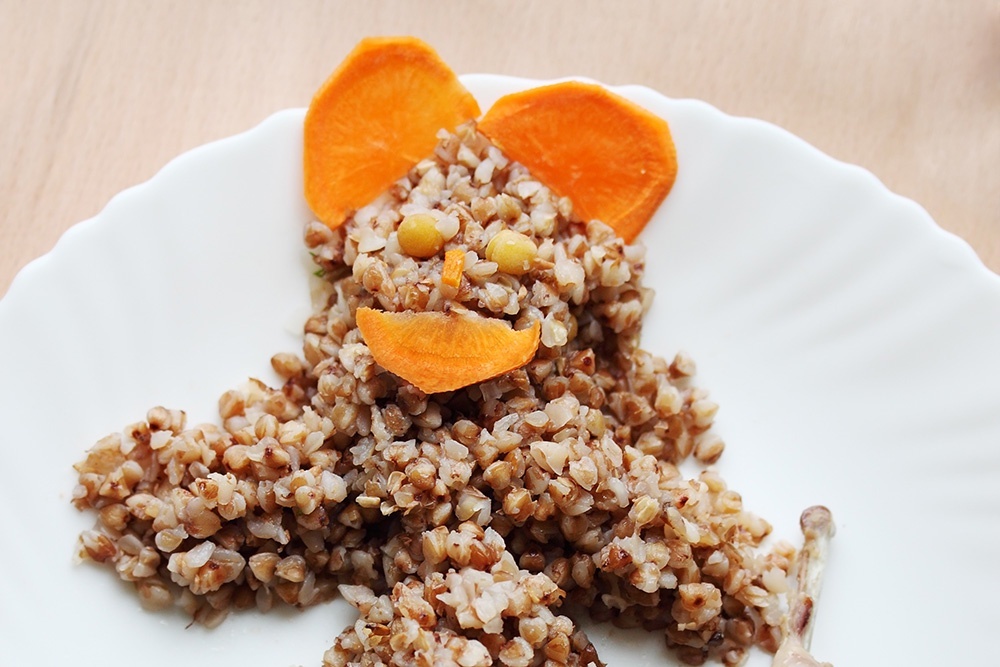    Ограничивать себя только гречкой с овощами при диабете не стоит. / Mallivan / iStock