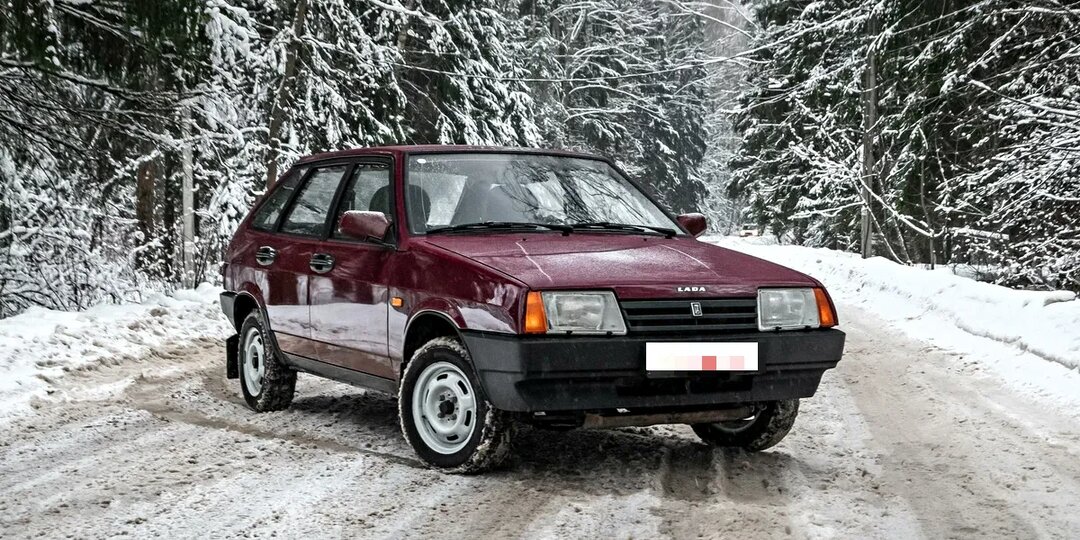 Почему Москвич-2141 проиграл в конкуренции с ВАЗ-2109, а "Девятка" стала культовым авто? Рассказываю