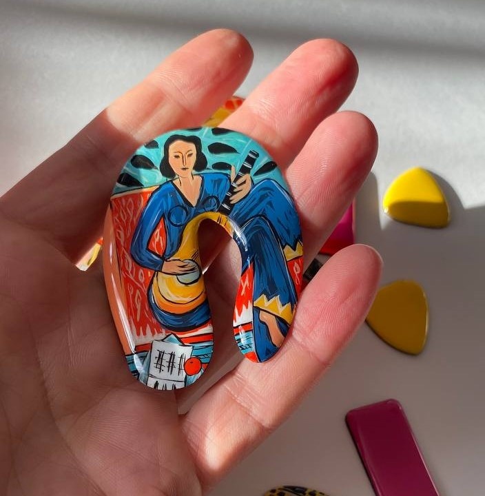 Под смолой защита и эффект линзы