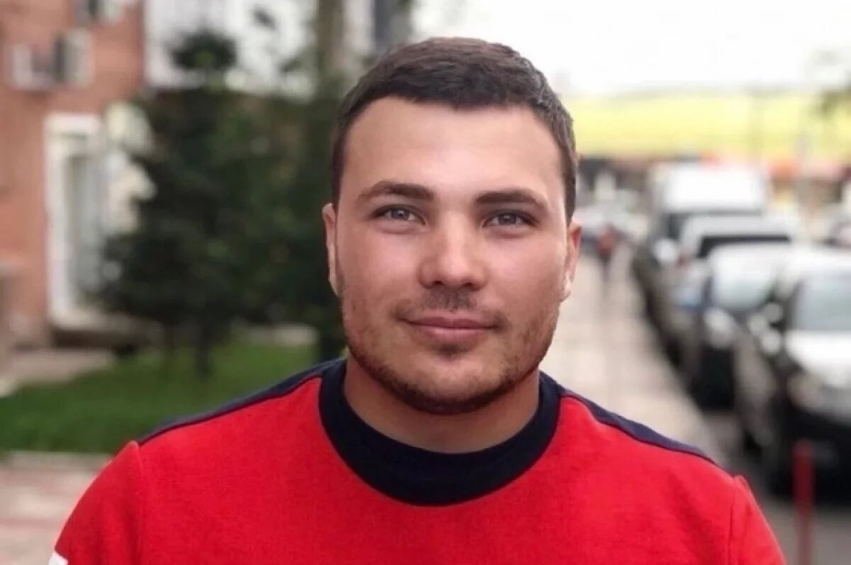    Подруга рассказала об учителе, спасшем детей от нападения с ножом