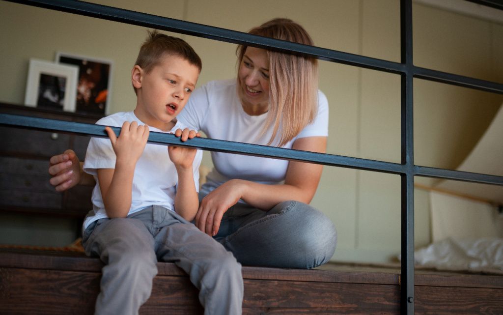  Порой нелегко найти контакт со своими маленькими детьми. Фото: Freepik