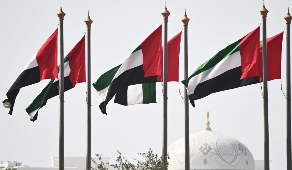     Флаги ОАЭ у дворца Каср аль-Ватан в Абу-Даби. Источник: © РИА Новости Автор фото: Кирилл Зыков