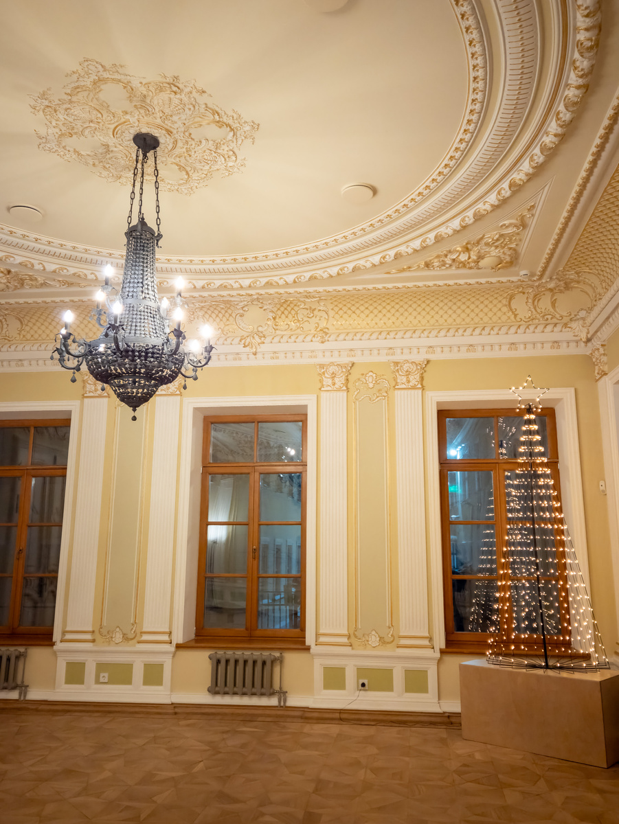 Интерьеры городской усадьбы в 1-м Казачьем переулке.