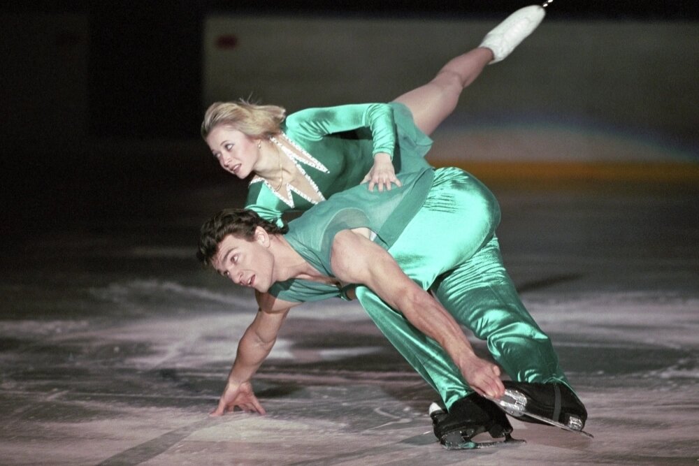    Фигуристы Елена Бережная и Антон Сихарулидзе выступают на Международном турнире по фигурному катанию Гран-При «Кубок России», 1998 год. Фото: РИА Новости/ Владимир Родионов