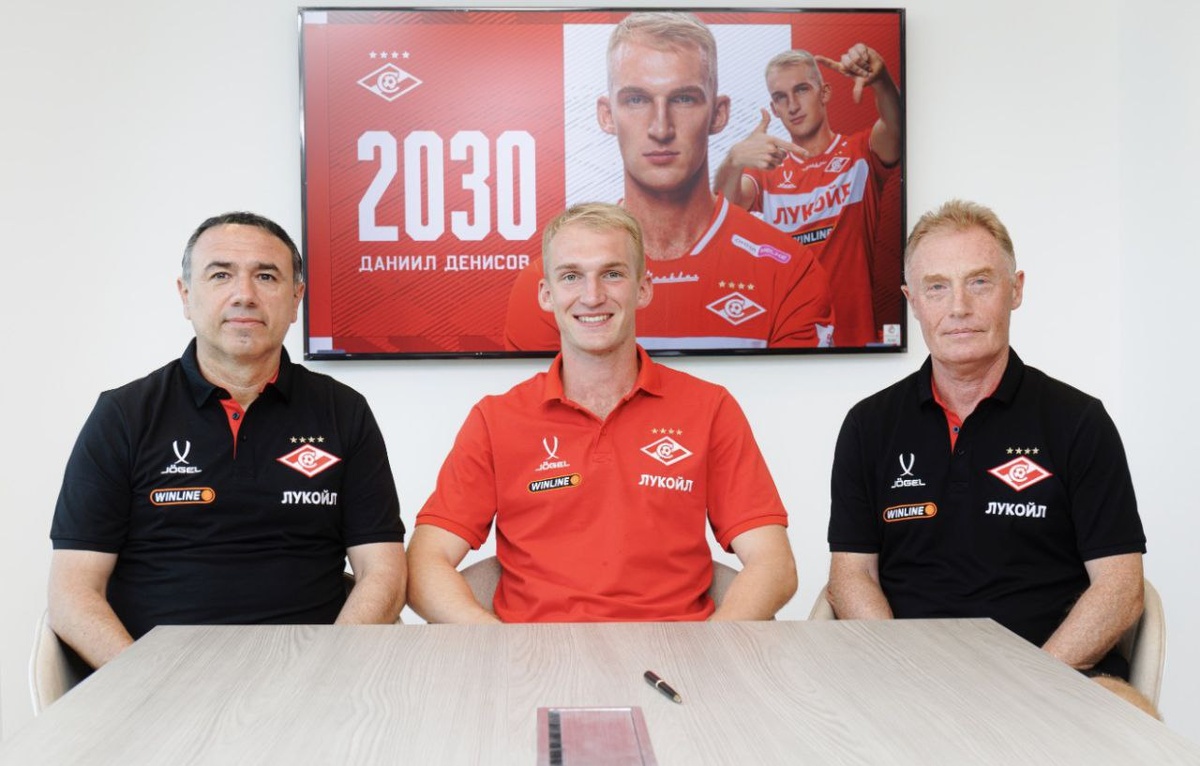 Франсис Кахигао, Даниил Денисов и Сергей Некрасов. Фото: spartak.com