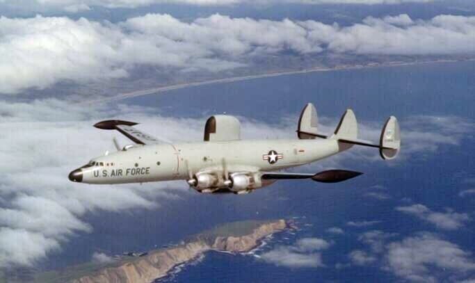    Lockheed EC-121D был основным самолётом ДРЛО США до начала 1980-х   
Wikipedia