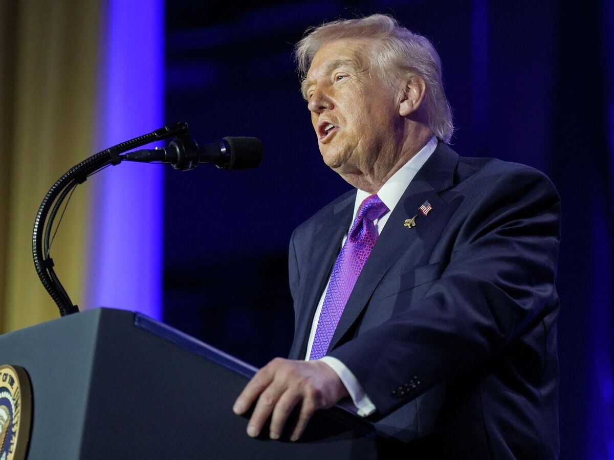    Президент США Дональд Трамп выступает на Национальном молитвенном завтраке в Вашингтоне | © REUTERS / Al Drago