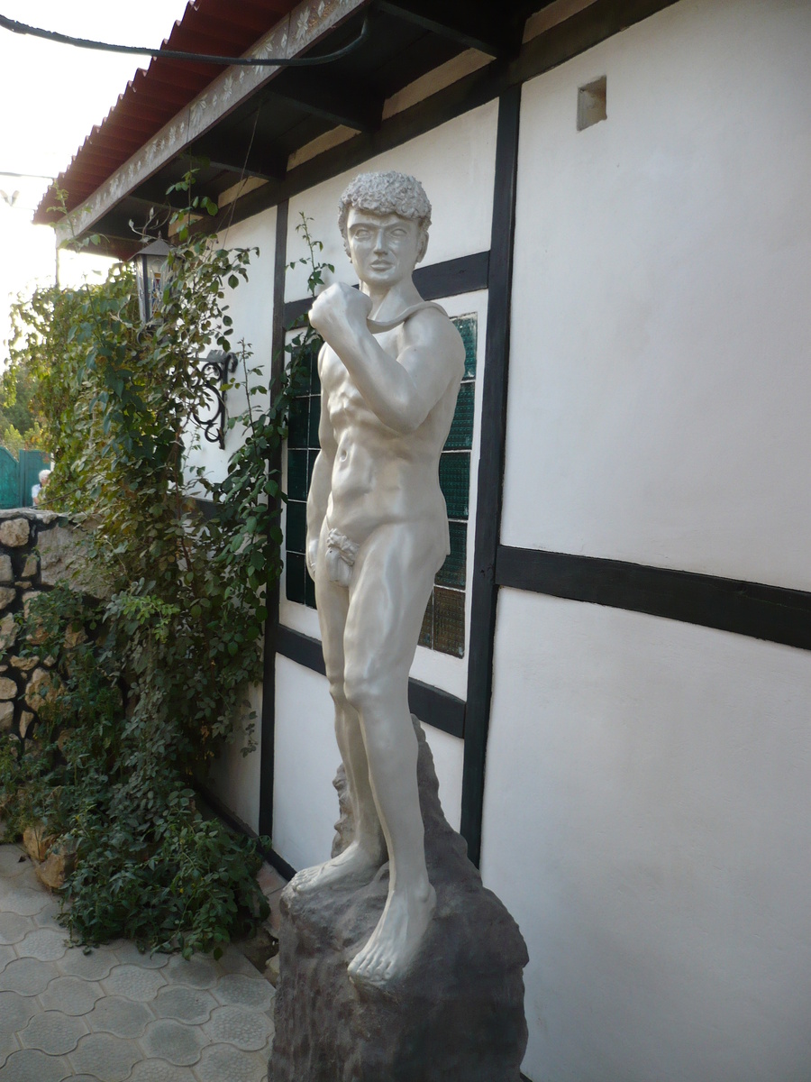 Вторая работа скульптора Пахомова Н.А. Разрушалась в результате действий природы