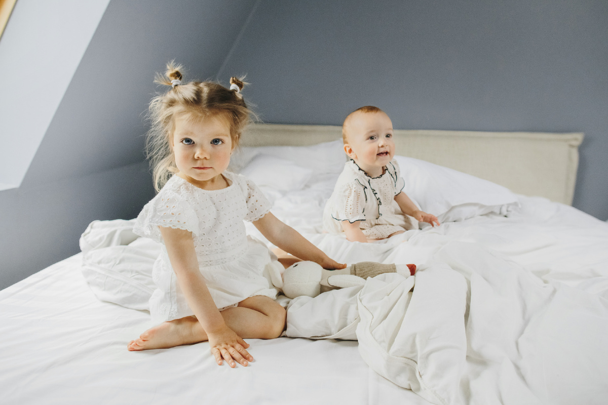 <a href="https://ru.freepik.com/free-photo/little-girls-are-happy-together_5697666.htm">Изображение от freepic.diller на Freepik</a>