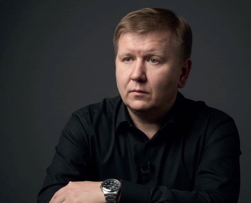 Deepfake фотоизображения Плешкова А.К. : сравните с оригинальными фото и найдите 7 отличий