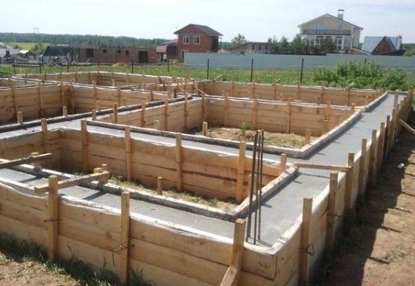 Ленточный фундамент 