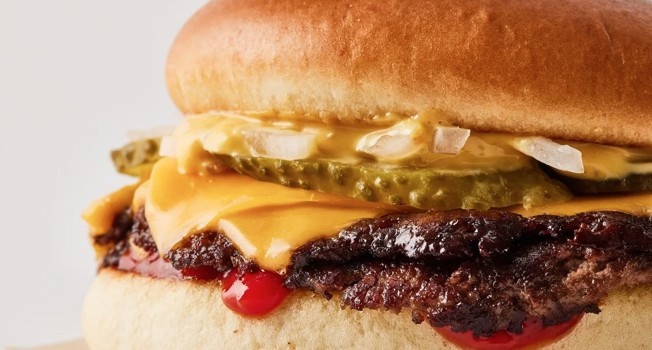 Котлета всмятку: в чем смысл смэш-бургера и почему он скоро будет везде