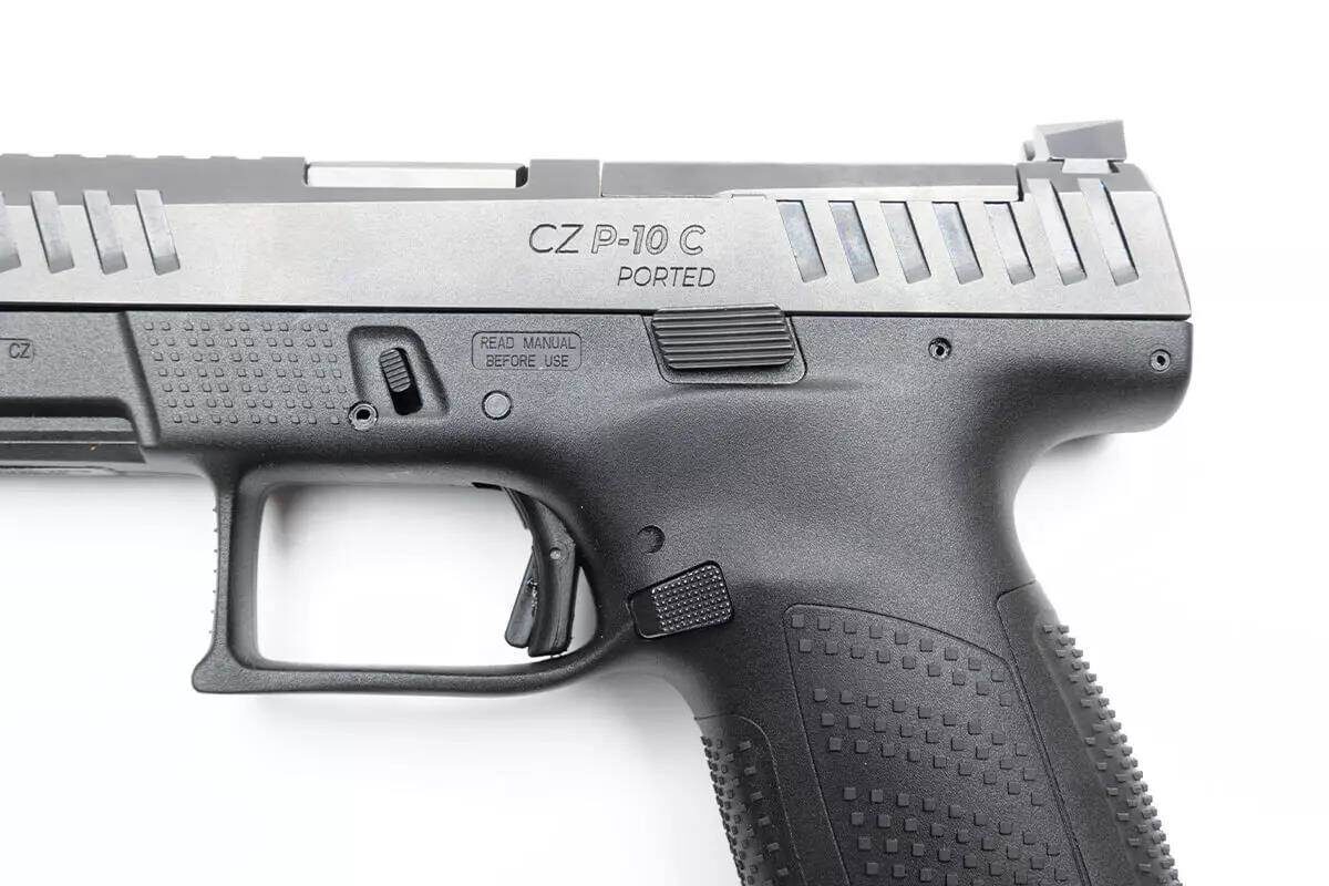 Оправа обеспечивает комфортный захват благодаря текстурированной поверхности, сохраняя гладкость в необходимых местах. Оптический вырез расположен ниже, чем у большинства конкурентов, что представляет собой значительное преимущество.