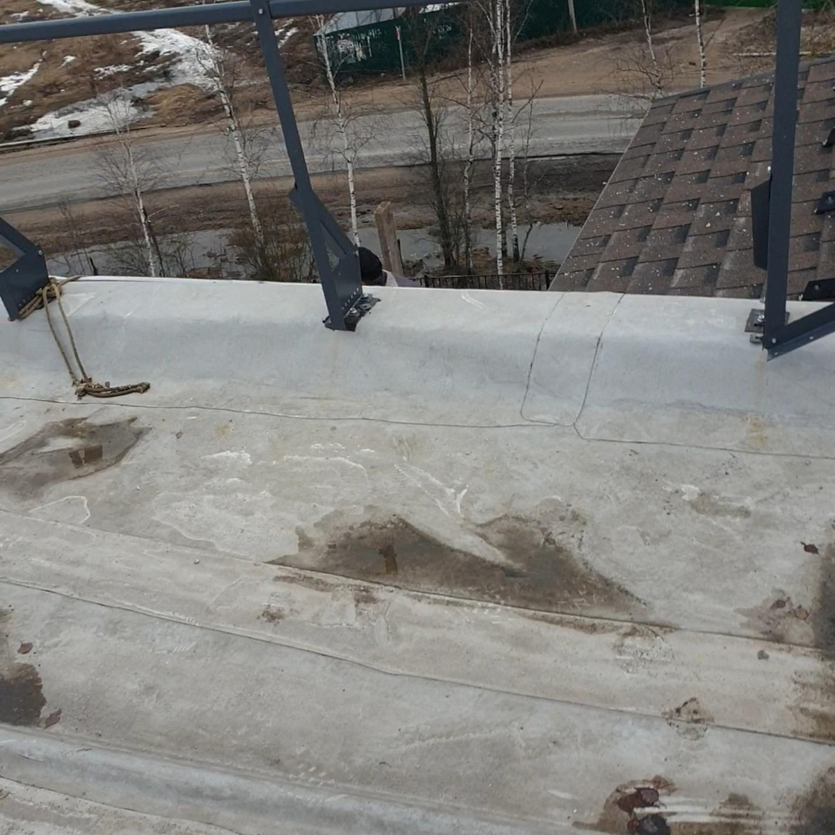 Плоская кровля в процессе ремонта