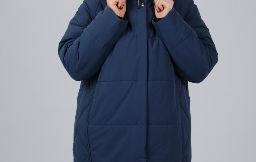 Зимняя куртка ЕК 2454 в классическом темно-синем цвете — безупречное сочетание комфорта и изысканного стиля для современной женщины