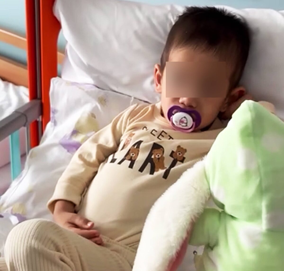    Двухлетний Мохаммад Яздан до сих пор проходит лечениеСоцсети