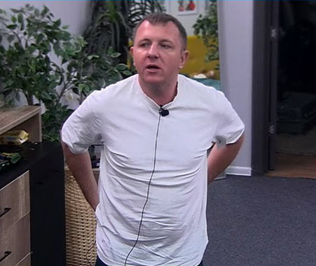 

Илья считает, что Чepнo «катится по наклонной»Бывшая участница проекта Александра Чepнo пару дней 
назад была в гневе после того, как прослушала мнение о себе с уст также 
бывшего участника Дома 2 Ильи Яббарова. Илья в своем прямом эфире, 
отвечая на вопрос о Саше, заявил, что Чepнo повторяет судьбу своей 
матери и ему жаль ее из-за того образа жизни, который она ведет. Яббаров
 сказал, что алкоголь и наркотики, которые употребляет Чepнo до хорошего
 ее не доведут, Саша «баба неплохая», но она пошла по наклонной. Саше 
подписчики переслали видео со страницы Яббарова, Чepнo разозлилась и 
решила подать на Илью иск в суд. Илья вскоре связался с Александрой и 
объяснил ей свои слова, а потом извинился. Саша извинения приняла, 
конфликт исчерпан.