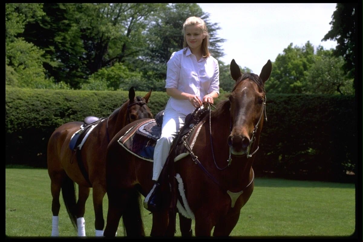 Аннетт Хэнгроув (Риз Уизерспун)