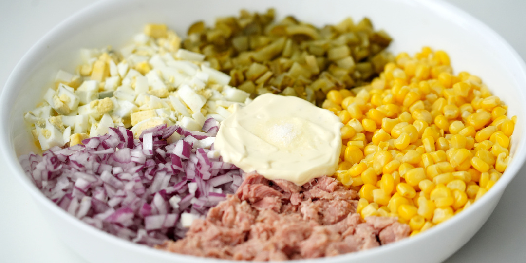 Салат с тунцом.